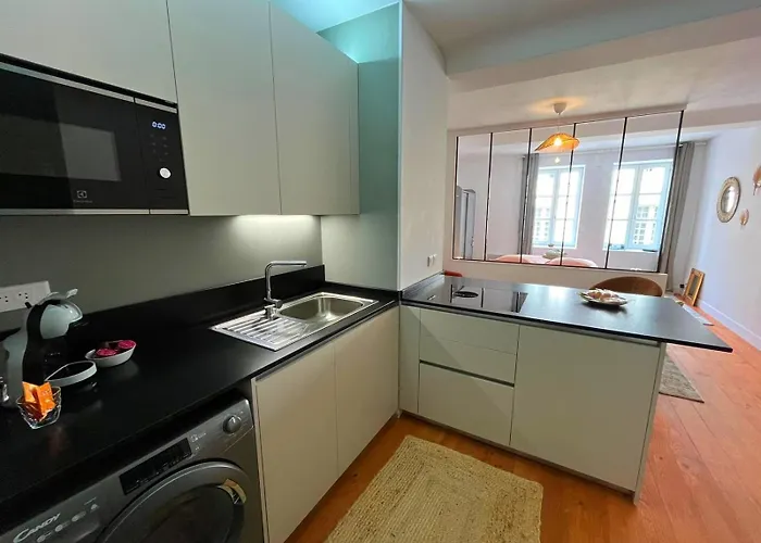 Elegant En Hypercentre Dans Le Quartier Historique Anime Avec Parking Gratuit Daire